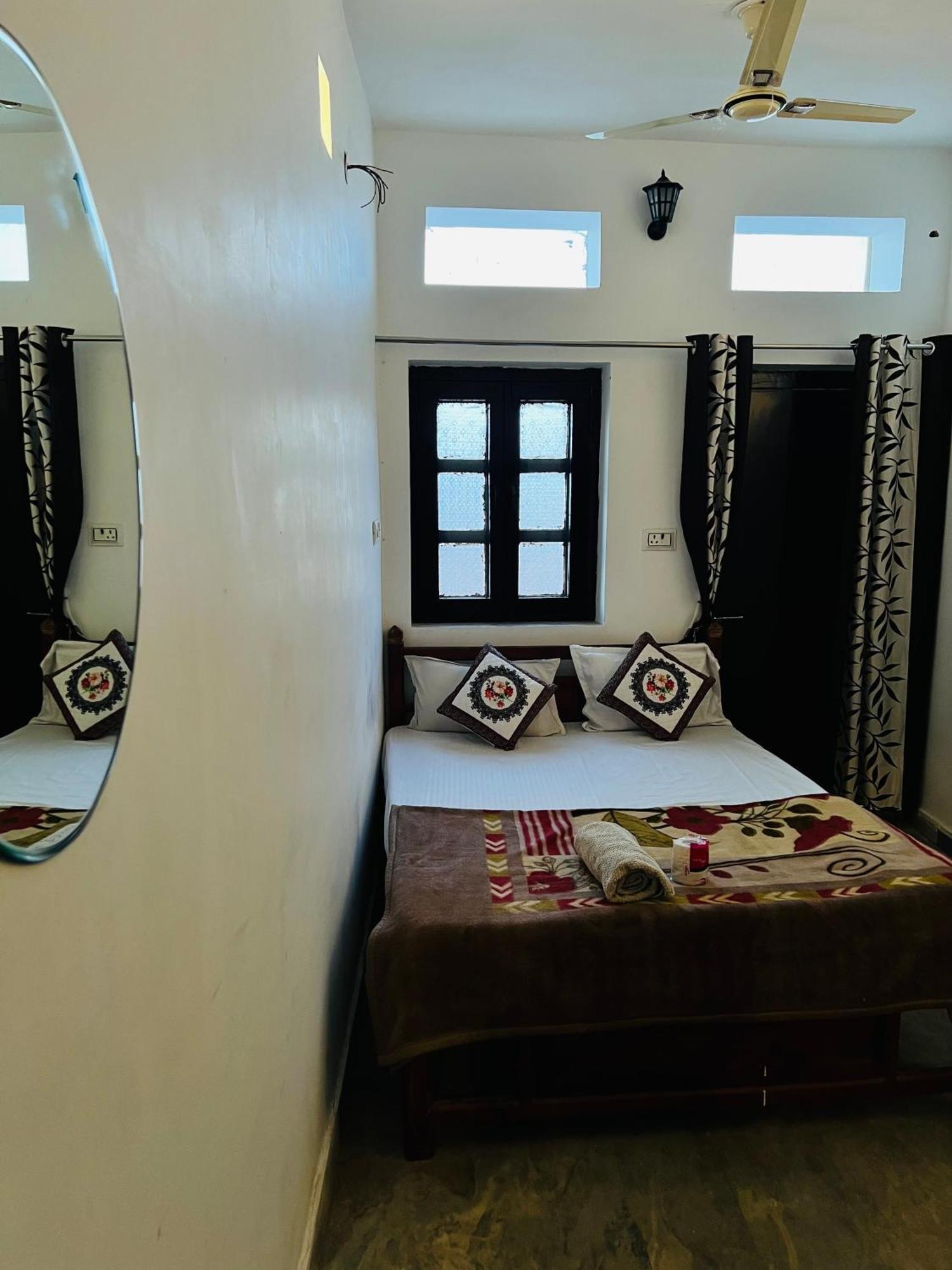 Suri Guest House Pushkar Exterior foto